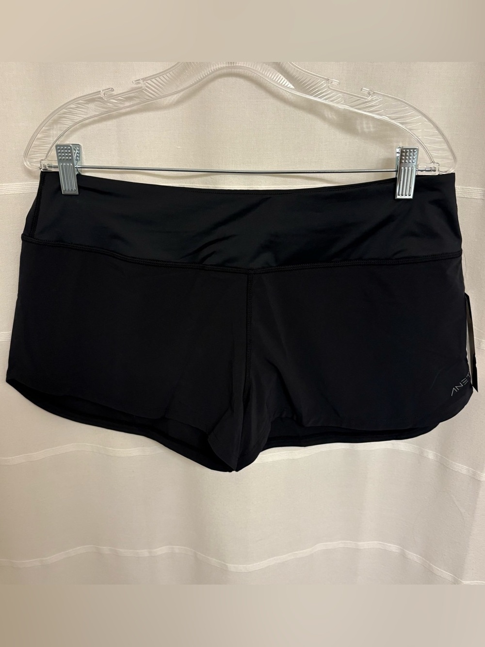 Anetik NWT Mid-Rise Shorts size M
